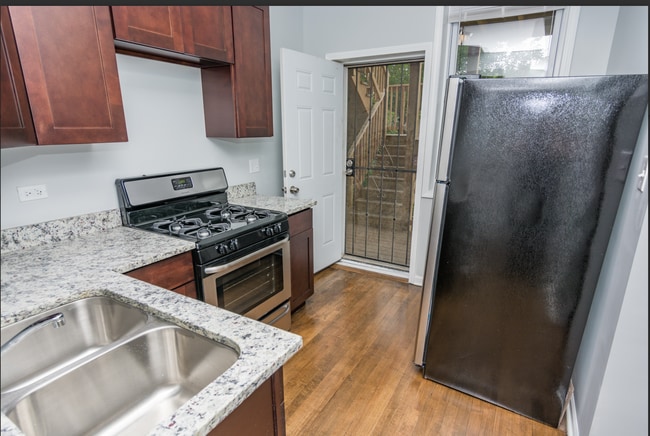 Building Photo - 121 E 71st St