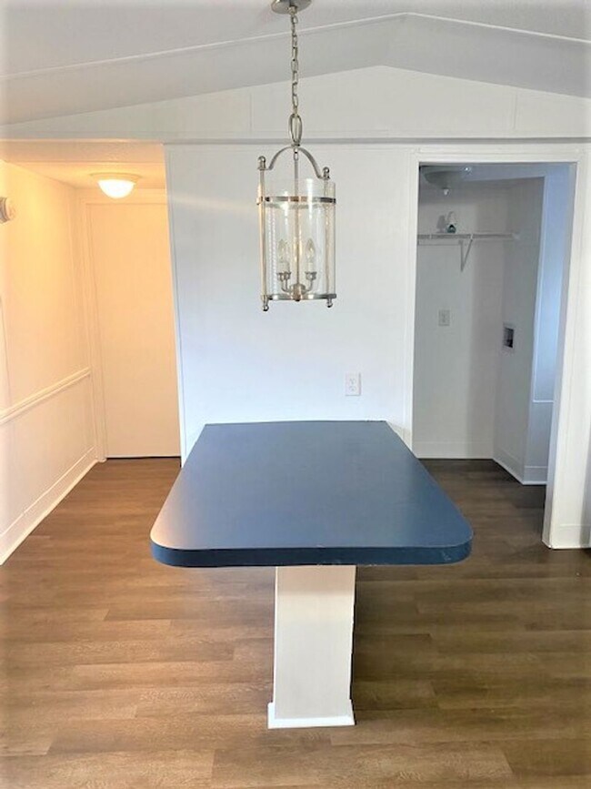 Building Photo - Matthews - 100% Remodeled, 2 Bedroom Home!