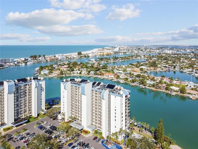 Foto del edificio - 9495 Blind Pass Rd