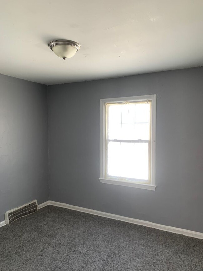 Building Photo - Updated Home In Detroit