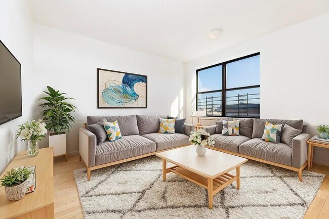 Foto del edificio - 3 bedroom in Brooklyn NY 11205