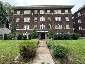 Building Photo - 305-307 N Gladstone Blvd