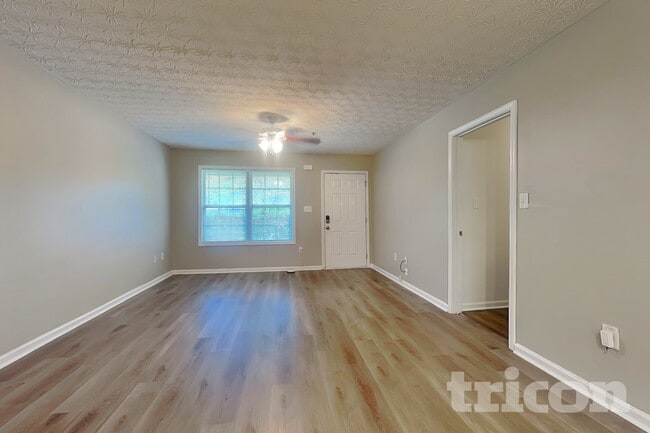 Building Photo - 1024 Weatherwood Pl NE