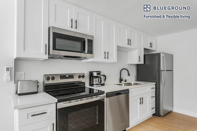 Building Photo - 747 Gayley Ave