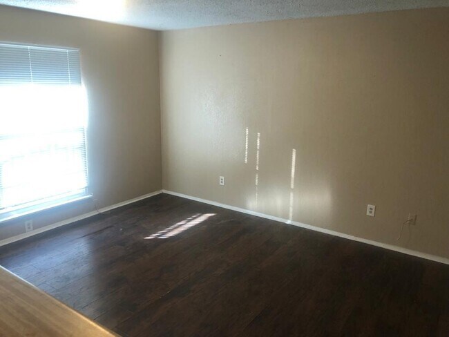 Foto del edificio - 210 N Vanderveer St