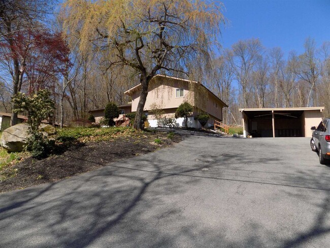 Foto del edificio - 7 Summit Ridge Rd