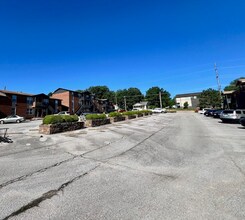 Building Photo - 920 N Leverett Ave