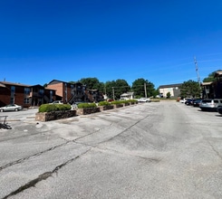 Building Photo - 920 N Leverett Ave