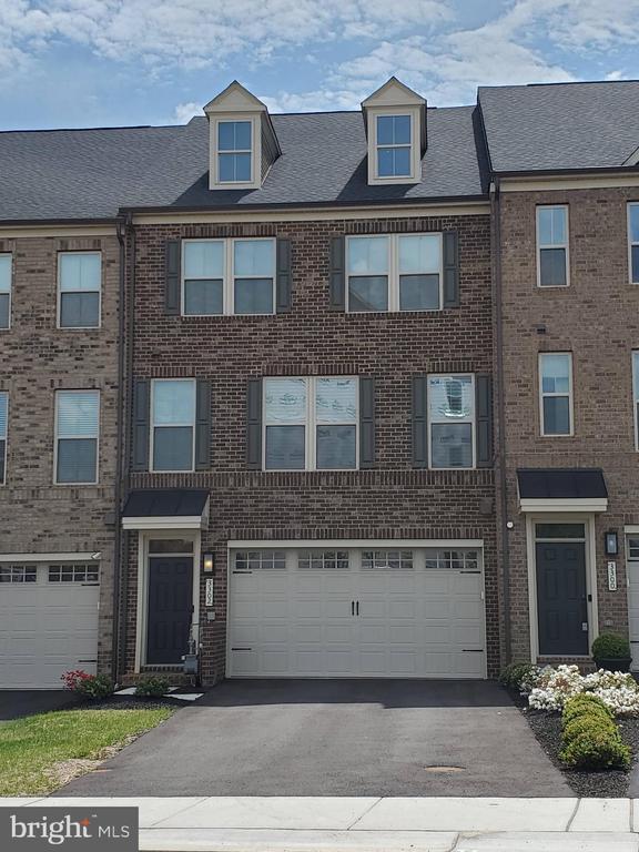 Building Photo - 3302 Treviso Ln