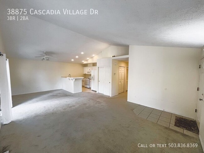 Building Photo - Light and Bright 3 Bedroom 2 Bathroom Home...