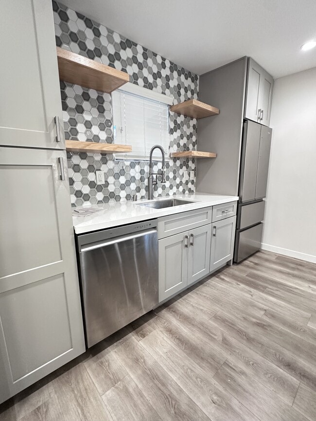 Building Photo - 1483 Fern Ave