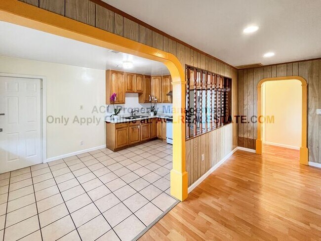 Foto del edificio - Charming Single-Story Home for Rent in Con...