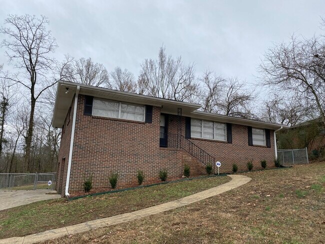 Building Photo - 319 23rd Ave NW Center Point, AL 35215