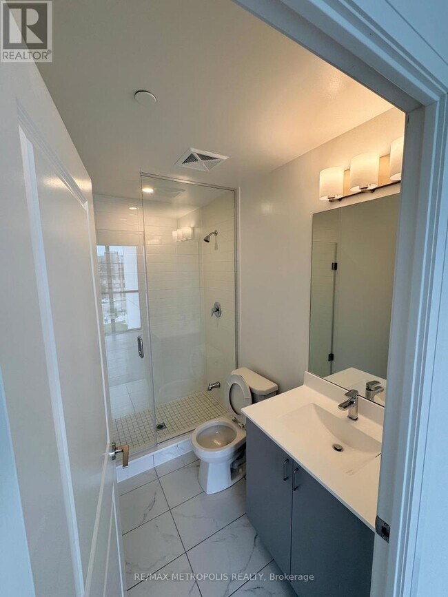 Photo du bâtiment - 325-325 Yorkland Blvd
