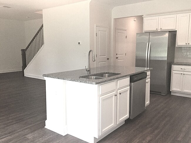 Building Photo - 221 Crestrun Loop