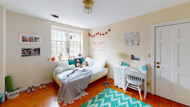 Bedroom - 201 Cary St