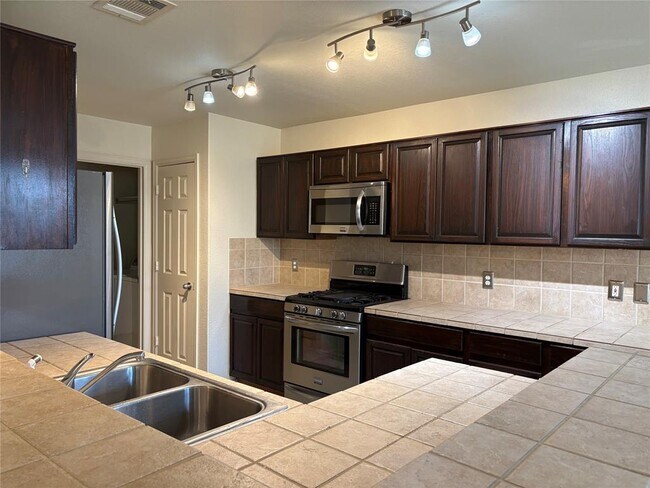 Building Photo - 125 Camelia Pkwy