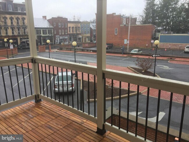 Foto del edificio - 8 W 4th St