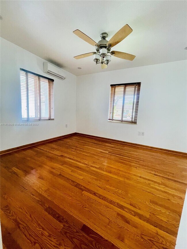 Foto del edificio - 2385 SW 20th St