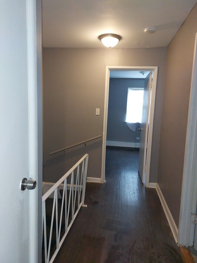 Upstairs hallway - 5037 S Drexel Blvd