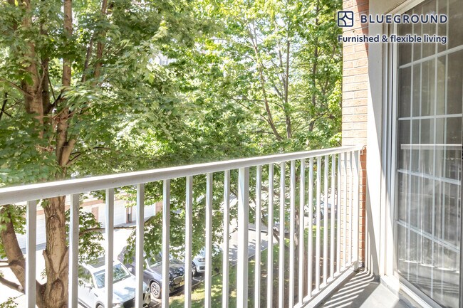 Foto del edificio - 444 Washington Blvd