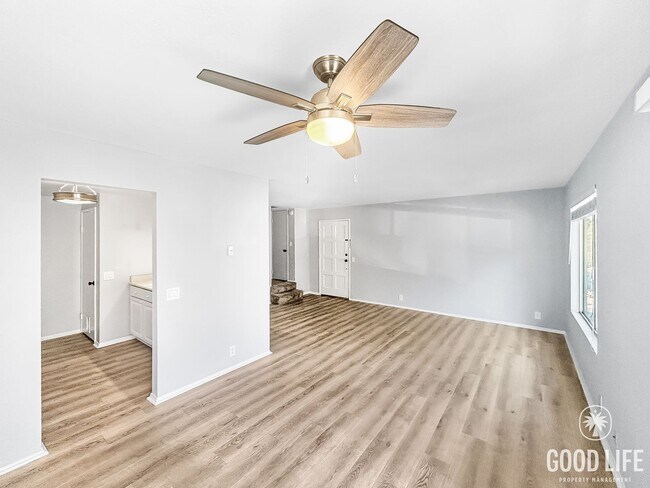 Building Photo - Stunning 2BD/2.5BA W/ In-Unit Laundry and ...