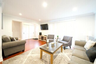 Building Photo - 804 W State St