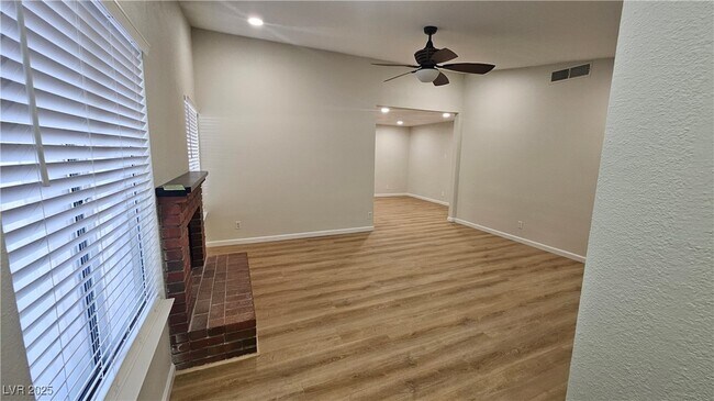 Building Photo - 3365 Othello Dr