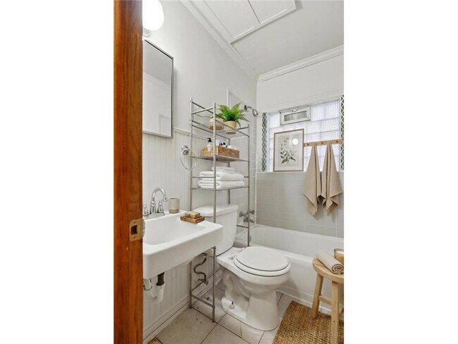 Foto del edificio - 1913 Emerson Ave S