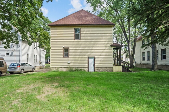 Building Photo - 1439 8th Ave