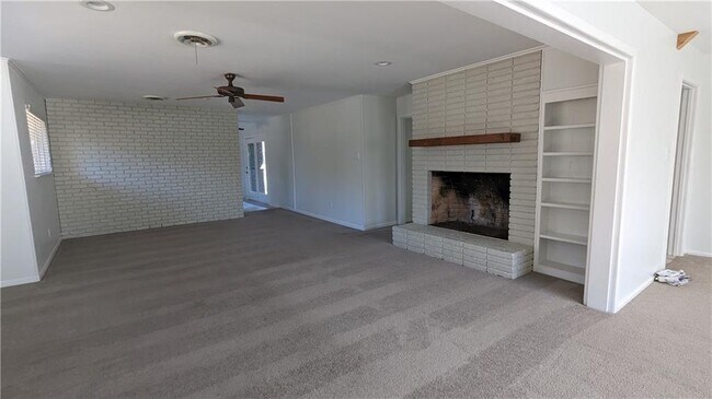 Foto del edificio - Charming 3-Bedroom Haven with 2 Baths and Spacious 1900 sq ft Layout in Waco!