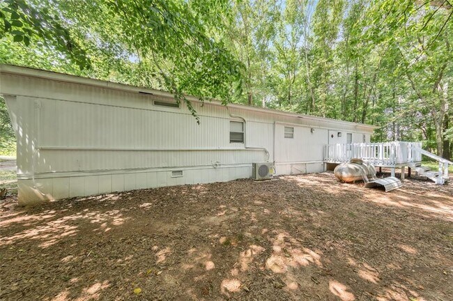 Building Photo - 1725 Oak Grove Church Rd