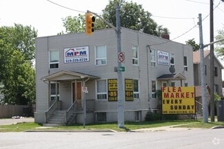 Building Photo - 104 Vidal St S