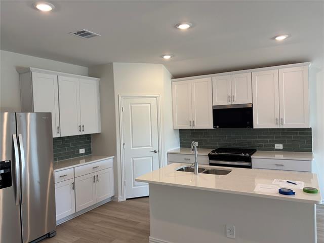 Foto del edificio - 5707 Rushing River Wy