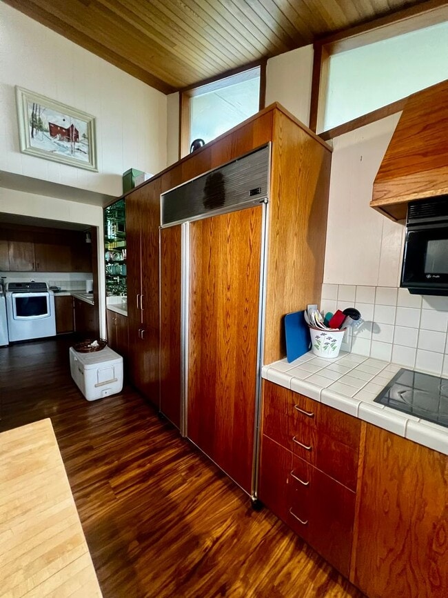 Building Photo - 4079 Saltspring Dr