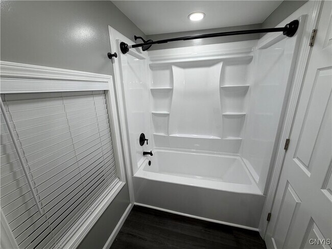 Foto del edificio - 103-105-105 Drexler St