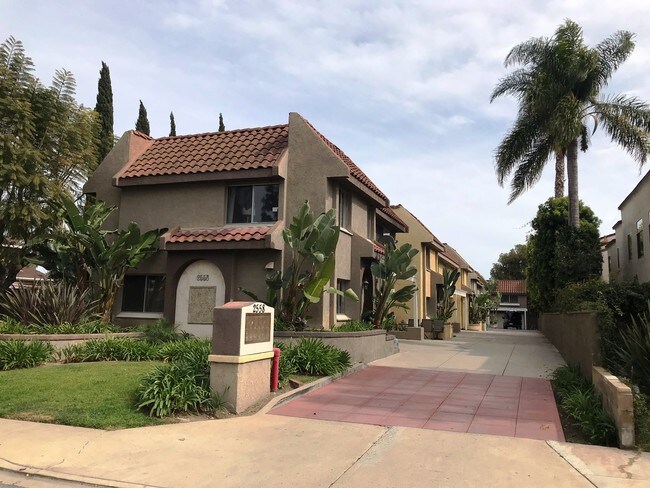 Foto del edificio - 2558 Orange Ave