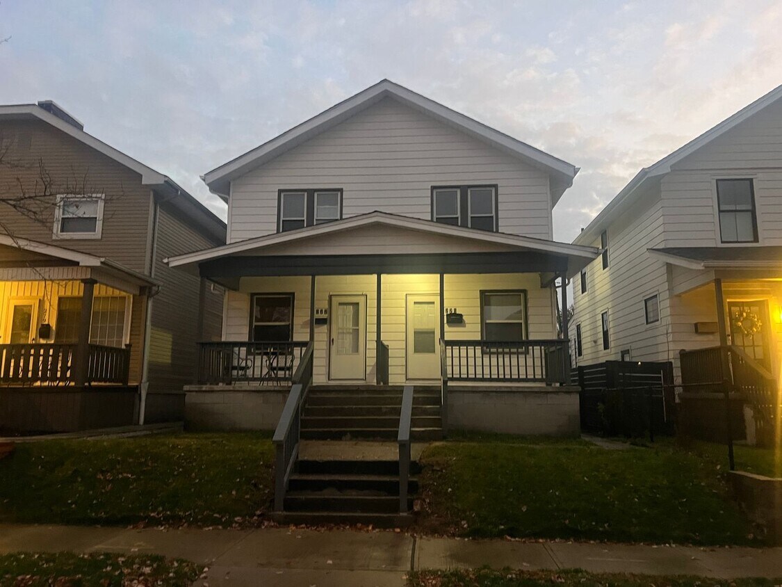 Primary Photo - 275-277 E Moler St