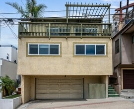 Building Photo - 232 33rd St