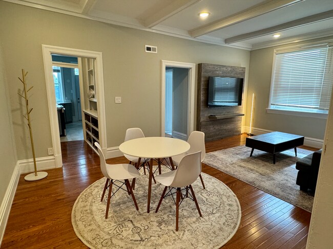 Foto del edificio - 6186 Waterman Blvd