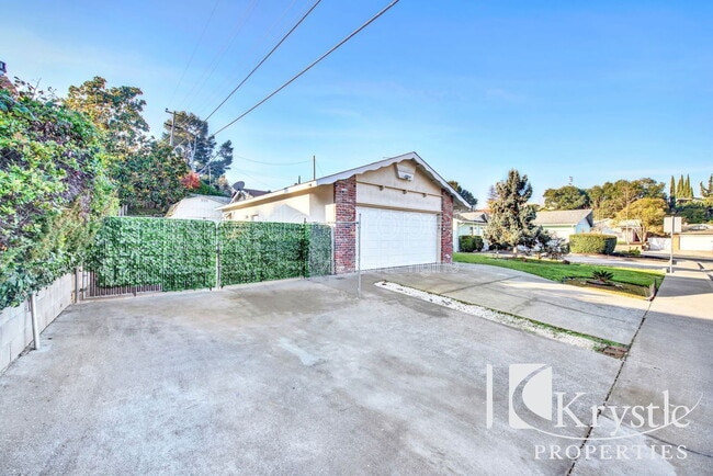 Building Photo - 306 Keats Dr