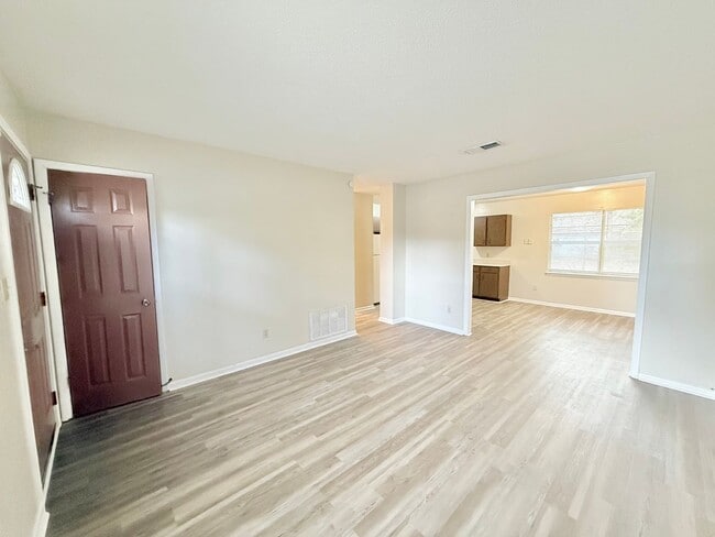 Foto del edificio - Quaint 3-Bedroom Home - Fenced Yard