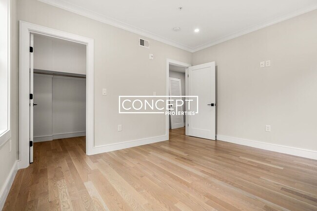 Building Photo - 281 Lamartine St
