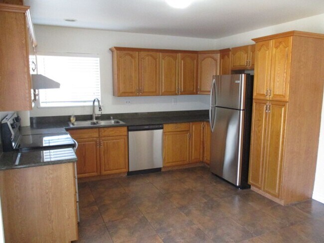 Foto del edificio - Newark Home is in perfect area for commuti...