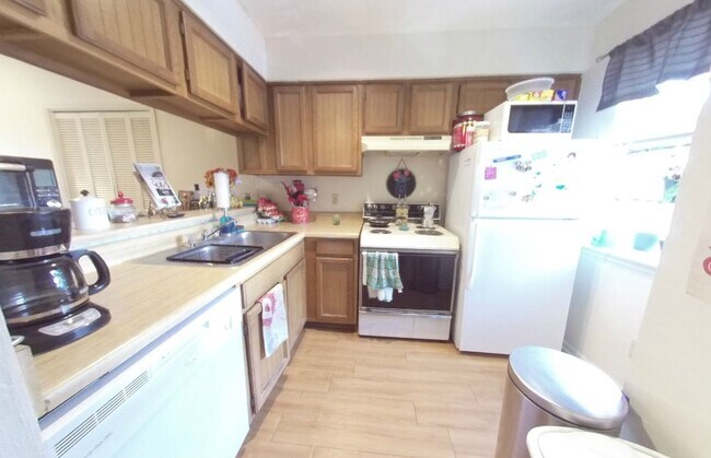 Building Photo - E4 Pecan Creek