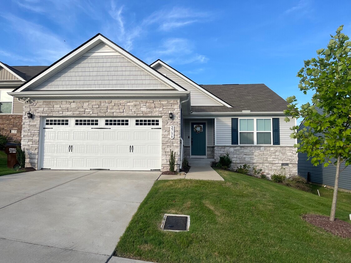 Frente - 2736 Thornton Grove Blvd