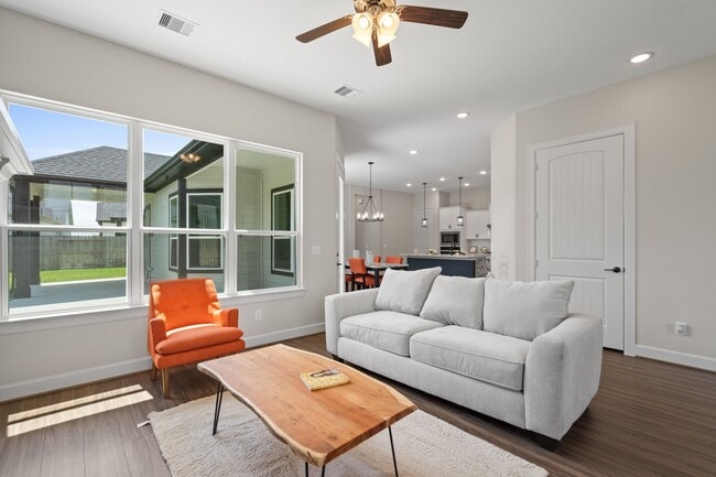 Foto del edificio - 1206 Hidden Oaks Dr