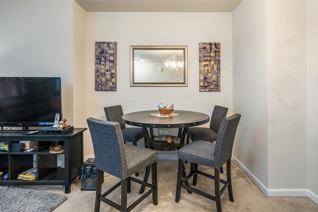 Foto del edificio - 6 Iris Ln