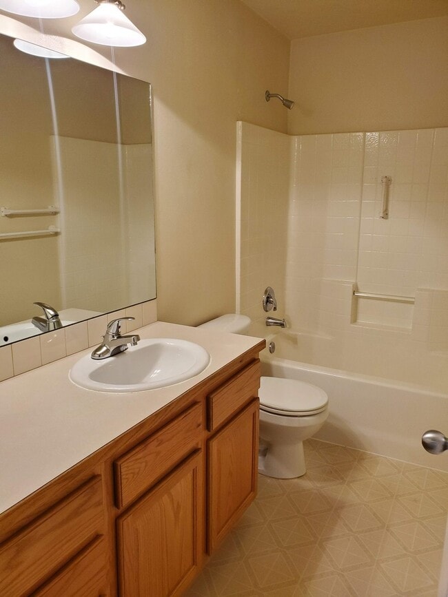 Foto del edificio - 3 Bedroom Duplex with Large Yard