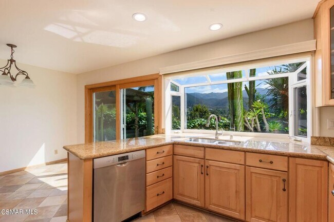 Building Photo - 758 Dearborn Ave